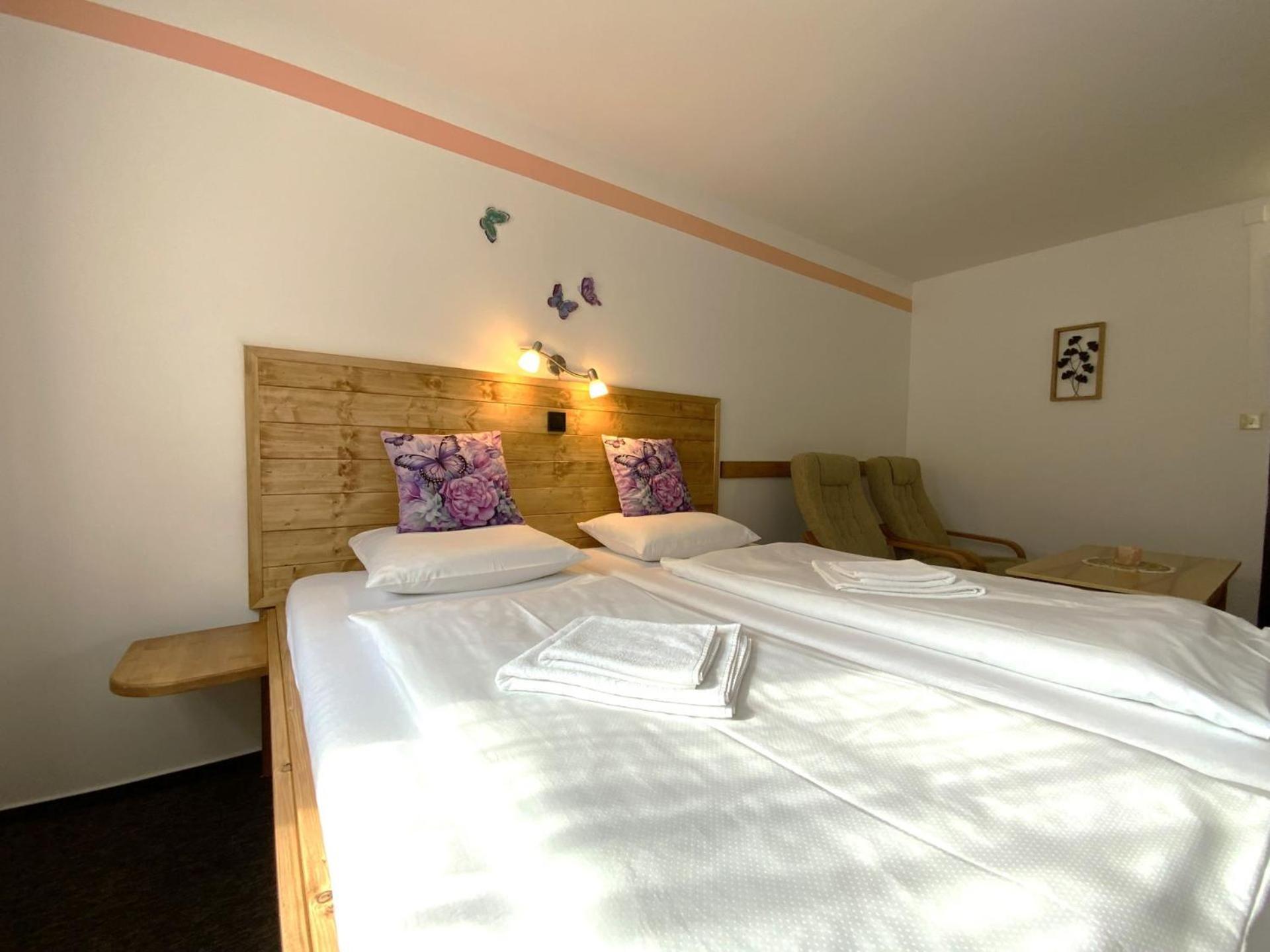 Rodinny "Hotel U Mustku" Desna  Bagian luar foto