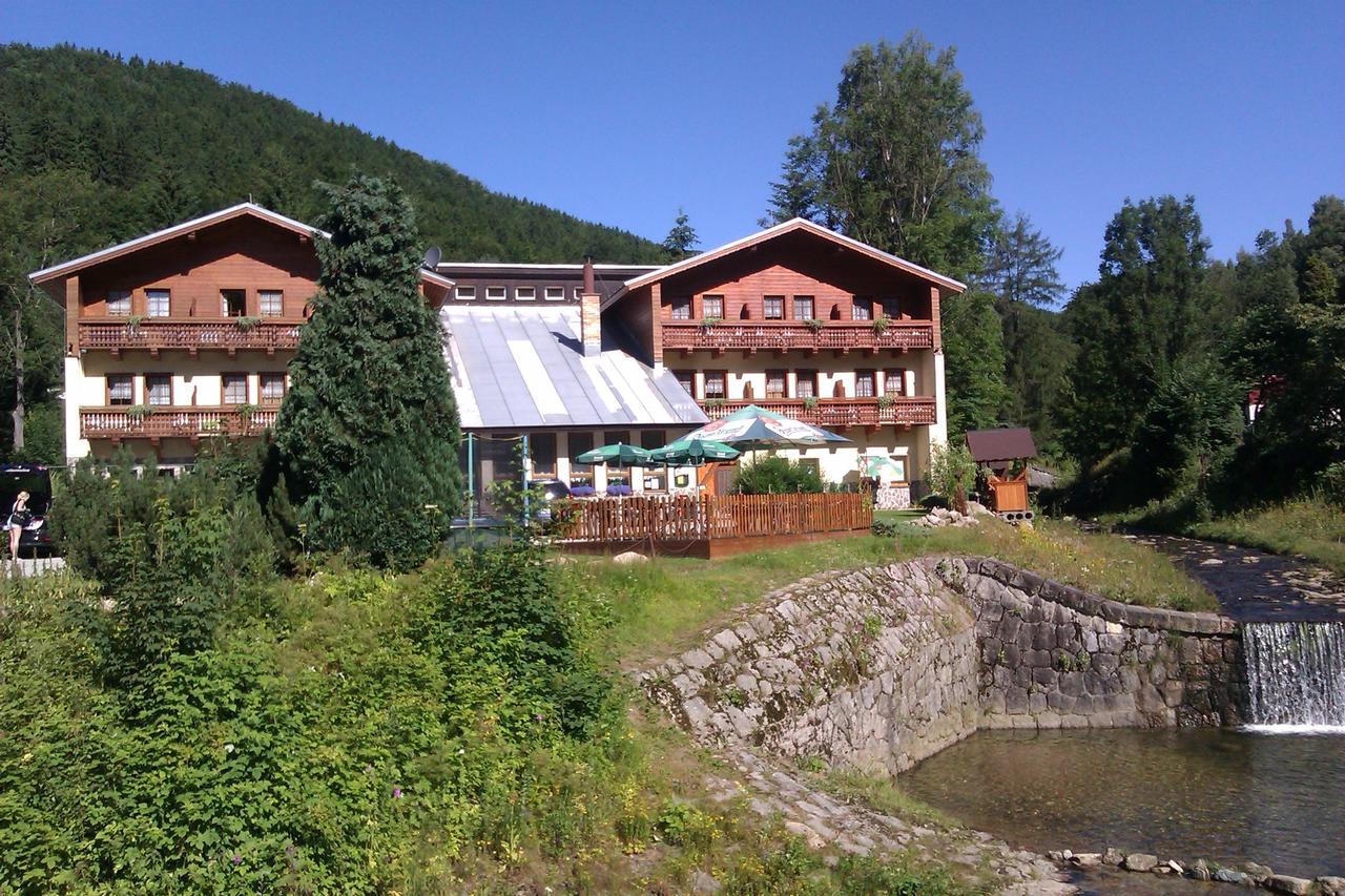 Rodinny "Hotel U Mustku" Desna  Bagian luar foto
