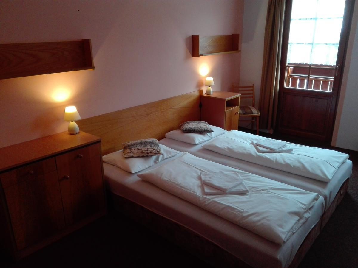 Rodinny "Hotel U Mustku" Desna  Bagian luar foto