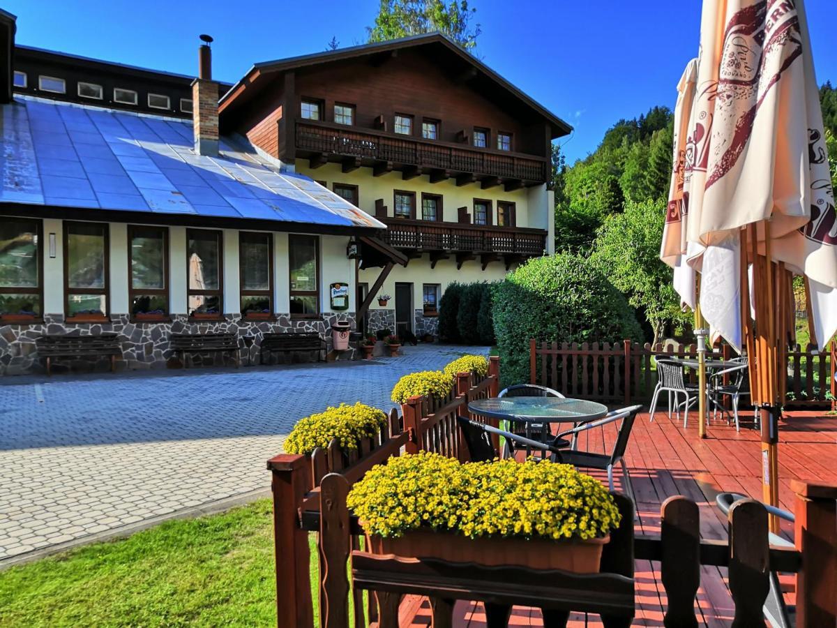 Rodinny "Hotel U Mustku" Desna  Bagian luar foto
